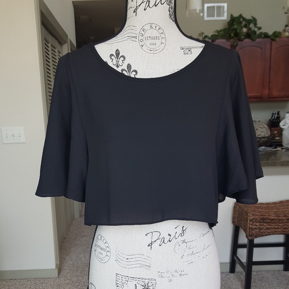 2B Bebe Tops - ⚡Cute Cropped Top ⚡